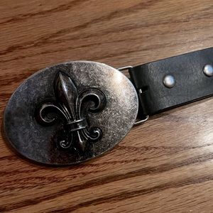 Le Fleur Belt Buckle w/ black belt. Buckle is removable. Belt is sz M. Like New.